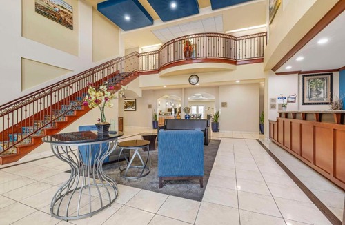 Lake Elsinore Hotel | Best Western Plus Lake Elsinore Inn & Suites