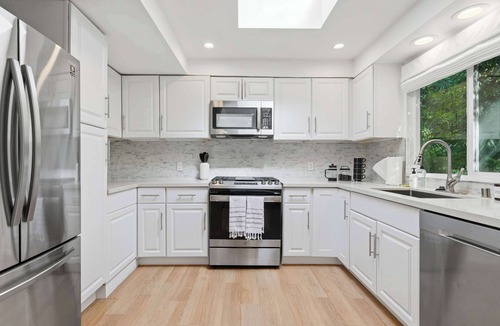 Beverly Glen House | Beverly Hills 2BR | Pool + Canyon Views | C&C