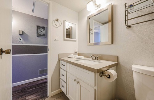 Entertainment District Condo | Beyond Lovely Old Town Condo w/ POOL!