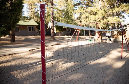 Big Bear Lake Cabin | Big Pines Lakeside Studio Cottage at Big Bear Lake