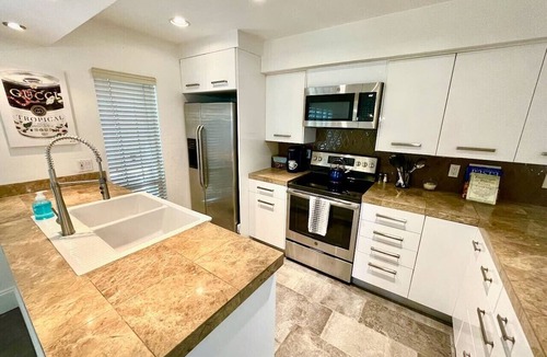 Cloisters Condo | Biltmore Bella-A Stunning Modern 2-Bed Condo