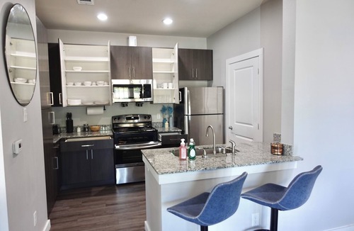 Edinburg Apartment | Blue Sky Suite. Comfort Pool Gym Gated Access