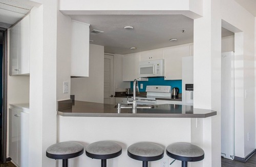 Studio City Apartment | Blueground | Studio City, jacuzzi, nr Lake