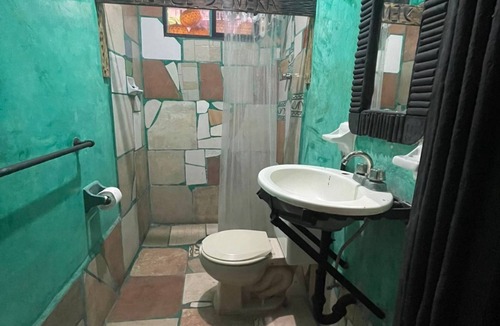 La Paz Hotel | 🏡 BNB Yeneka - Your Artistic Refuge in the Heart of La Paz