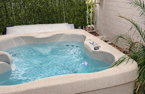 Sands Royal Palm Square Apartment | Boho Haven Studio @Central PHX Private Patio Wi-Fi +Hot Tub +Pool+EV charging