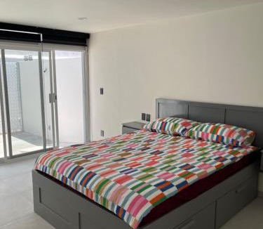 Guadalajara Apartment | Bonito espacio de habitación con terraza, cocina y baño privado en Oasis Malvas - World Cup visitors welcome!