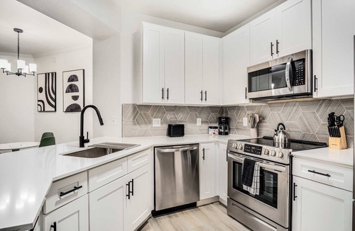 Glendale Sports and Entertainment District Apartment | Boulevard Stays 2BR by Stadium Pool, Parking, Gym 05