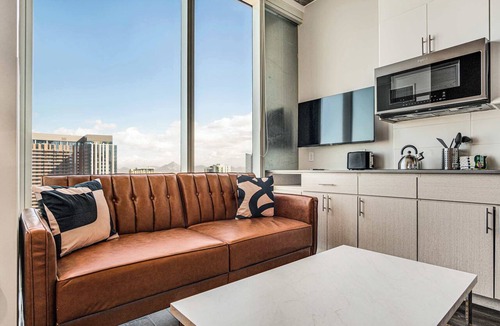 Downtown Phoenix Apartment | Boulevard Stays - Highrise STU Sky Pool, Parking, Gym 28