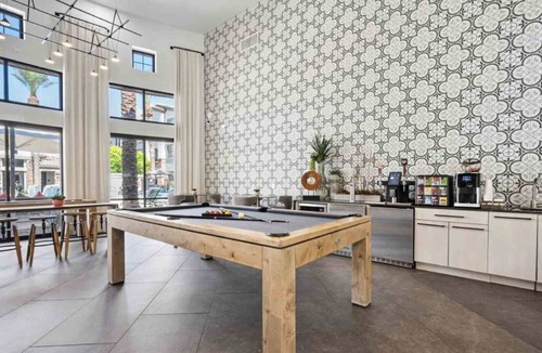 Glendale Sports and Entertainment District Apartment | Boulevard Stays Luxe 2BR by the Stadium Pool, Parking, Gym 08