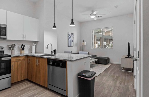 Tempe Apartment | Boulevard Stays Modern Tempe 1BR ASU Pool, Gym 02