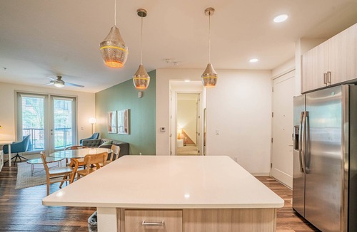 Downtown Phoenix Apartment | Boulevard Stays Modern Roosevelt Row Suite 2BR Pool, Gym 6