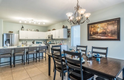 Gilbert House | BRAND NEW AC - Sleeps 12 - Pet Friendly in Gilbert near Loop 202!