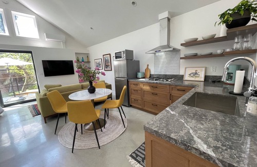 Brockmont Cottage | Brand New Charming Guest House in lovely Northwest Glendale CA. Private &Quiet