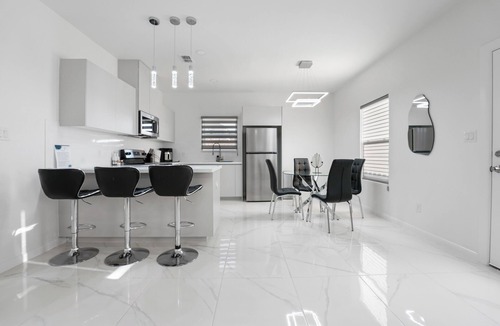 Pharr Apartment | Brand NEW Cozy 3 Bedroom Apartment conveniently located in Pharr-McAllen area!