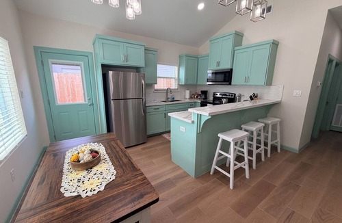 McAllen Apartment | Brand New Modern 2 Bed 2 Bath Apartment I Level 2 EV I WIFI I Heart of Mcallen
