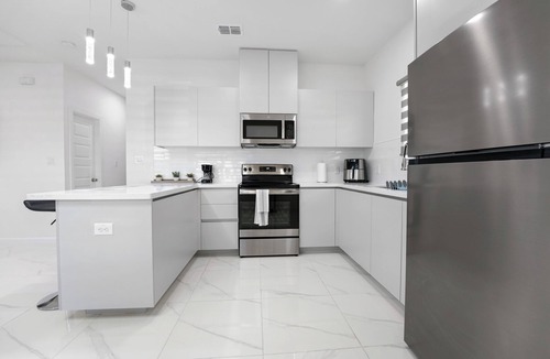 Pharr Apartment | Brand NEW Splendor 2 Bedroom Apartment conveniently located Pharr-McAllen area!