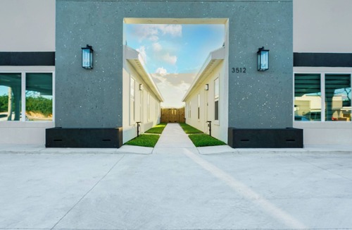 Pharr Apartment | Brand NEW Splendor 2 Bedroom Apartment conveniently located Pharr-McAllen area!
