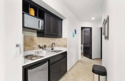 Cabo Bello Apartment | Breathtaking 2BR Condo w/Ocean Views & Jacuzzi