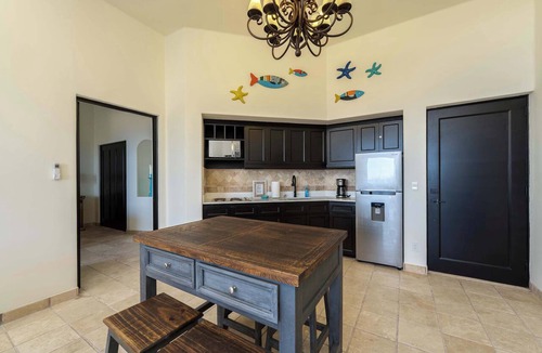 Cabo Bello Apartment | Breathtaking 2BR Condo w/Ocean Views & Jacuzzi