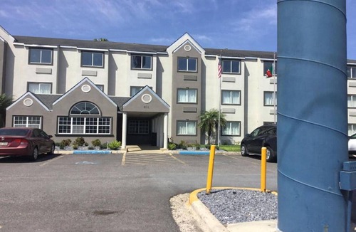 McAllen Apartment | Bright 2-Bed Queen|Pool|Free Wifi