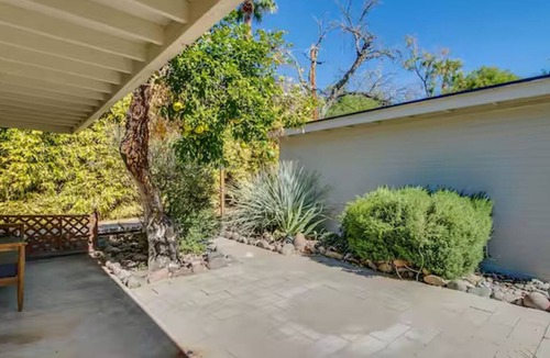 Ocotillo Manor Apartment | Bright and Cozy Mid Town Phoenix Zen Yard Studio!
