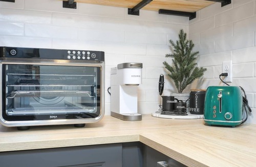 Downtown Vancouver Apartment | Bright and Modern Basement Apartment ✿ DT Neighborhood