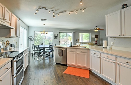 Mountaingate North House | Bright Central Phoenix Luxury Home w/Grill & Patio