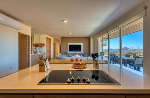 El Tezal Condo | Bright coastal condo with ocean-view balcony, gym, pools, BBQ & kid’s park