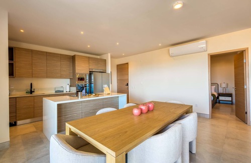 El Tezal Condo | Bright coastal condo with ocean-view balcony, gym, pools, BBQ & kid’s park