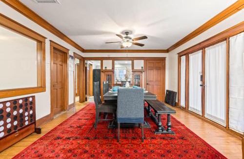 Eastside House | Bright Coastal Escape 4 Bedroom 2 Bath Near CSULB Long Beach Airport and Beach