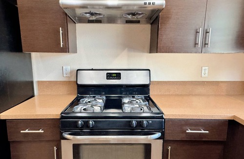 La Puente House | Bright large 3 bed 2 bath villa near Disneyland dining perfect for family stays