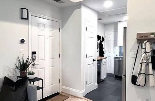 H Street Corridor House | Bright & Modern 3BD/3BA Rowhouse in Capitol Hill - Free Parking for 2 Vehicles
