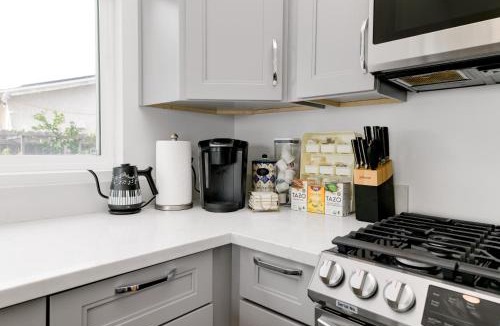 Mira Mesa House | Bright Spacious Modern Getaway