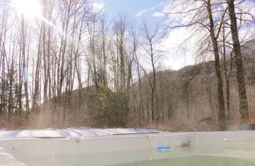 Brackendale House | Bright & Spacious Riverside House in Quiet Squamish Neighbourhood W/Hot Tub