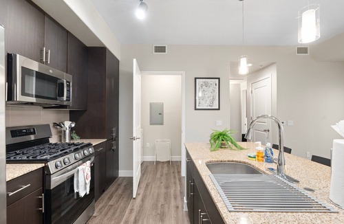 Tempe Apartment | Bright & Stylish 1BR Pool, Gym & Walk to Mill Ave
