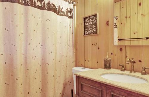 Big Bear Lake House | Bruin Chalet Big Bear~ Cozy Single Level Retreat Cottage~