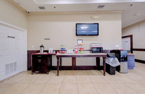 Weslaco Hotel | Budget-Friendly Stay w/King Bed – Perfect for Exploring Local Attractions