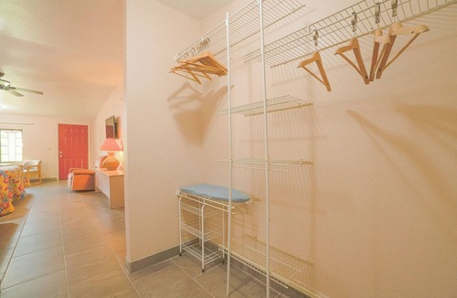 Weslaco Hotel | Budget Room with Essentials Near Weslaco Dining, Parks & Local Attractions