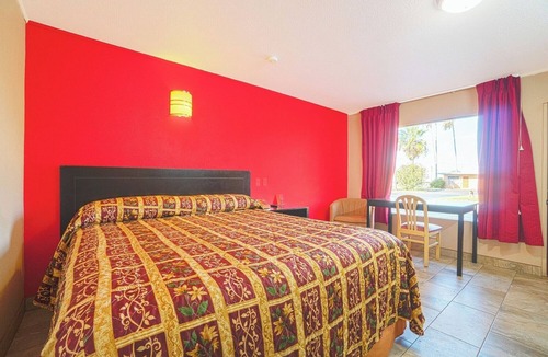 Weslaco Hotel | Budget Stay w/Free Parking Near Weslaco’s Top Attractions