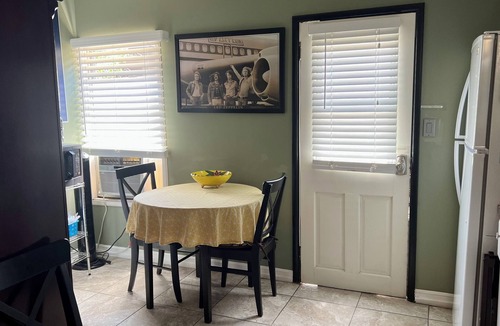 Burbank Cottage | Burbank 30+ Day Rental Private Quiet Guest House Warner Bro & St Joseph & NYFA