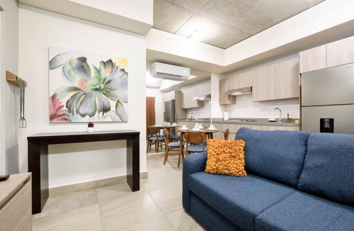 Monterrey Apartment | ¡Céntrico & Nuevo! 1 Queen Bed + Double Sofa Bed