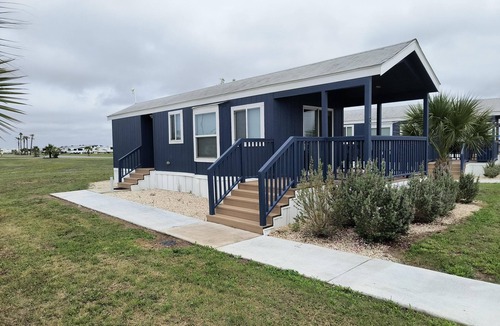 Los Fresnos Cabin | Cabin 1 with Inclusive Resort Amenities - Cabin with Inclusive Resort Amenities