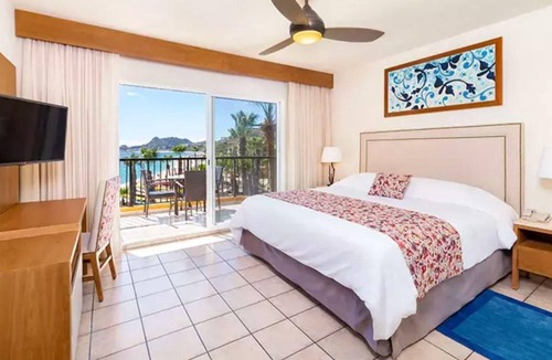 Los Cabos Resort | Cabo 3BR Presidential – Beach, Pools & Oceanfront Stay