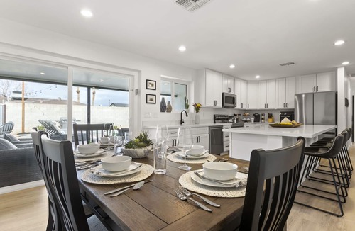 Papago Parkway House | Cactus Cooler Resort > Heated Pool > Jacuzzi > Chef Kitchen > 1.5m to Downtown!