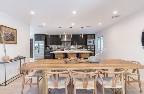 Woodland Hills House | Cali Luxury Dream Hideaway + Guest Suite