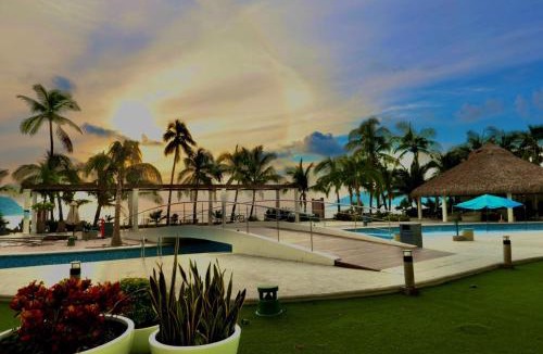 Zona Dorada Apartment | Camino al Mar Apartment Gold with Amazing View of the Ocean, Beach and Swimming Pool, 3 Rooms
