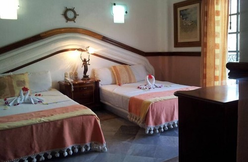 Crucecita Hotel | Canadian Resorts Huatulco