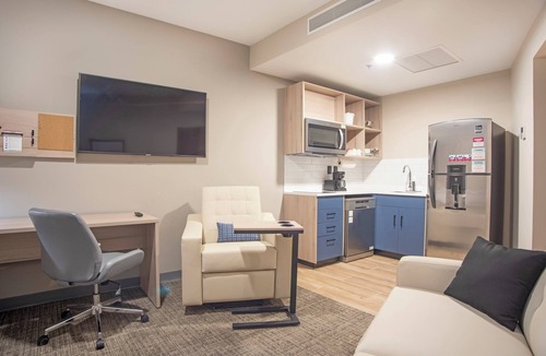 Zapopan Hotel | Candlewood Suites Guadalajara Galerias by IHG