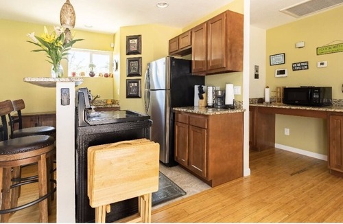 South Mountain Cottage | Cannabis Friendly - Near Airport - Guesthome