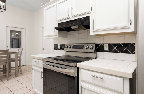 Pharr House | Casa Aaron, Large Pool, Game Room, Spacious Backyard with Palm Trees, 3 Bedrooms